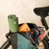 Kurma yogamat Fold-N-Flow Moss met EVA yogablock grijs in fietszak