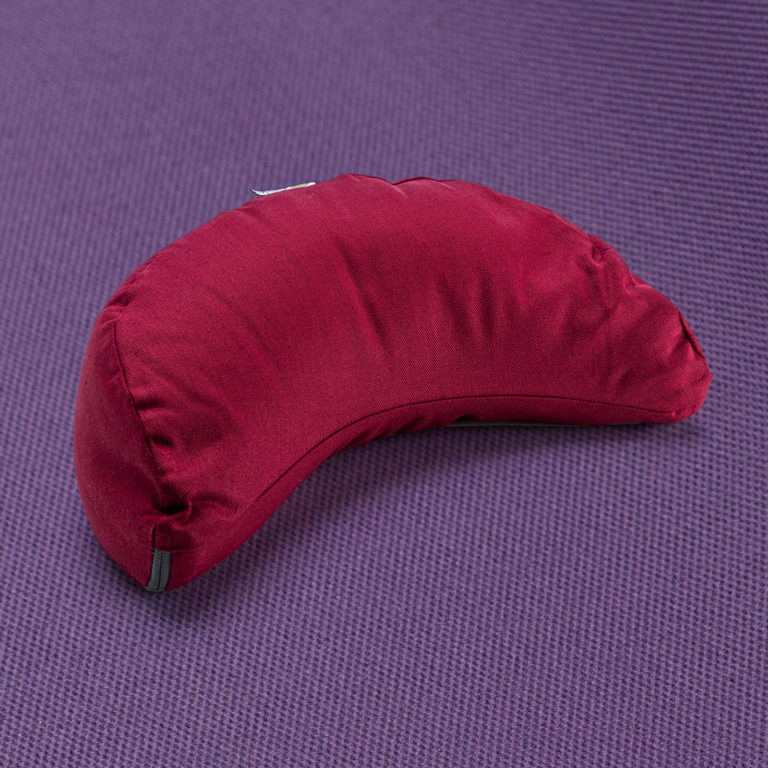 Kurma Yoga crescent cushion burgundy