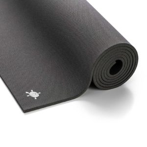 kurma yogamatte core black gerollt